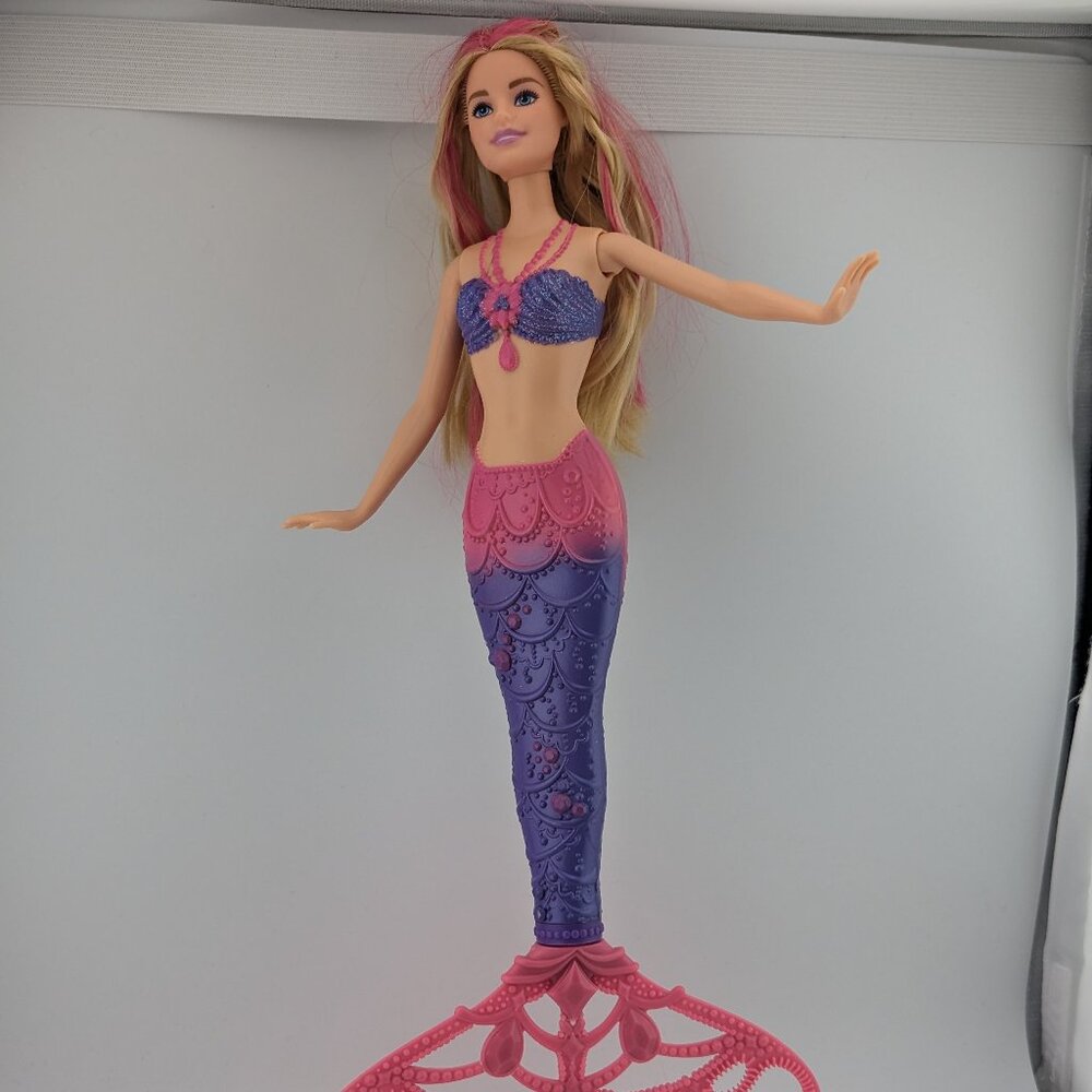 Bubble Tastic Mermaid Barbie doll pink purple tail Bubbles! Mattel